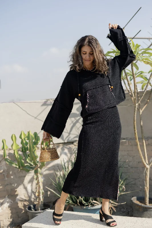 Subtle Comfort Skirt in Black wool skirt breathable